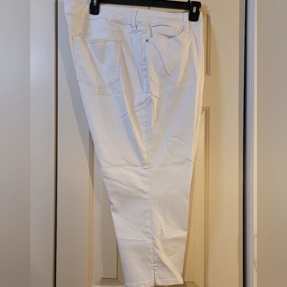 White denim capri plus size 22w St. John's Bay - Picture 2 of 4